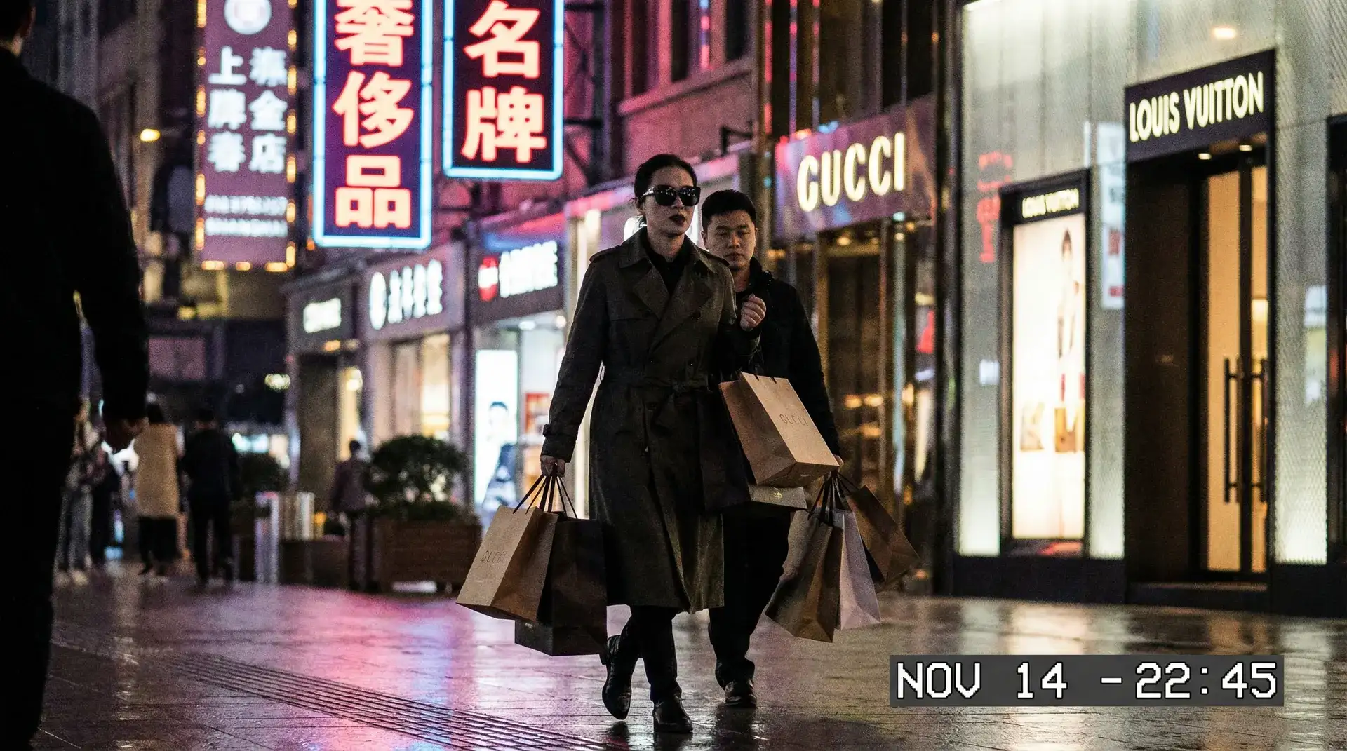 凤凰体育app - 奢侈品购物被拍
